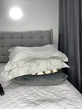 prettiepearl online show from February 9, 2026, 1:42 am