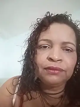 Snapshot of _violetta_- chatting on February 21, 2025, 5:53 pm violetta - online show from February 21, 2025, 5:53 pm