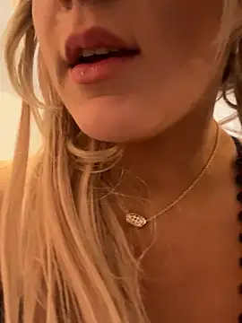 EllaSnow online show from March 10, 2025, 5:54 am