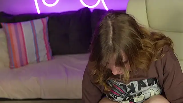 JennyyLuv online show from November 17, 2025, 3:45 am