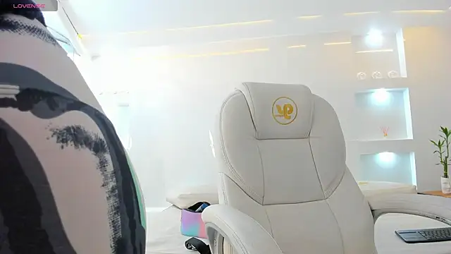 Snapshot of julietha_taylor chatting on February 6, 2025, 1:38 am julietha taylor online show from February 6, 2025, 1:38 am