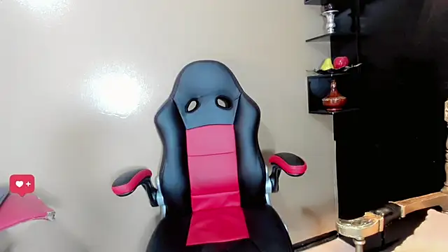 Gabyqueen70 online show from January 28, 2025, 5:03 pm