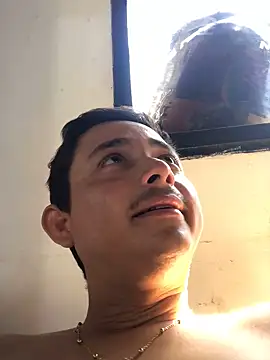 isacalejandroo online show from February 9, 2025, 6:05 pm