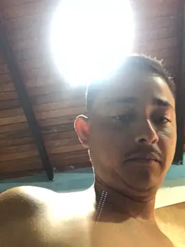 isacalejandroo online show from February 11, 2025, 5:29 pm