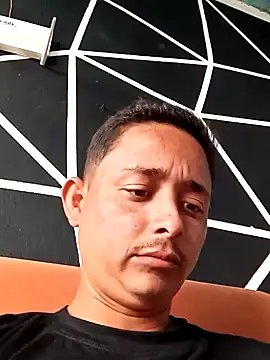 isacalejandroo online show from February 17, 2025, 8:36 pm