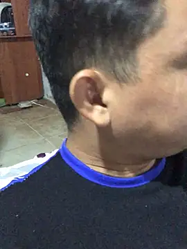 isacalejandroo online show from March 1, 2025, 1:43 am