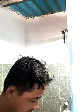 isacalejandroo online show from September 29, 2025, 5:18 pm