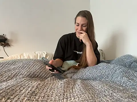 Snapshot of MissSwitch chatting on January 7, 2025, 1:35 pm MissSwitch online show from January 7, 2025, 1:35 pm