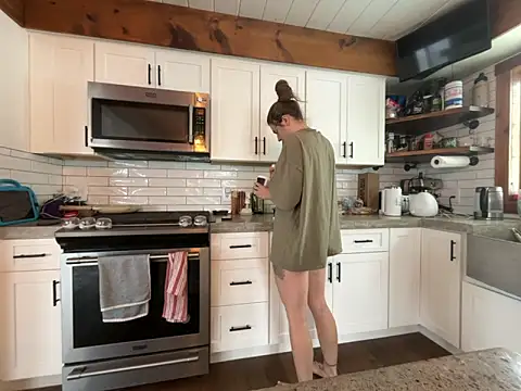 Snapshot of MissSwitch chatting on January 17, 2025, 3:53 pm MissSwitch online show from January 17, 2025, 3:53 pm