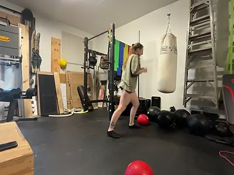 Snapshot of MissSwitch chatting on January 17, 2025, 7:49 pm MissSwitch online show from January 17, 2025, 7:49 pm