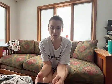 Snapshot of MissSwitch chatting on February 17, 2025, 3:42 pm MissSwitch online show from February 17, 2025, 3:42 pm