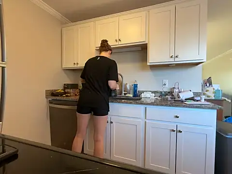 Snapshot of MissSwitch chatting on March 18, 2025, 12:47 pm MissSwitch online show from March 18, 2025, 12:47 pm