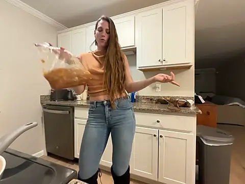 Snapshot of MissSwitch chatting on March 22, 2025, 2:05 am MissSwitch online show from March 22, 2025, 2:05 am