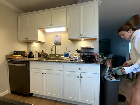 MissSwitch online show from December 4, 2025, 2:37 pm