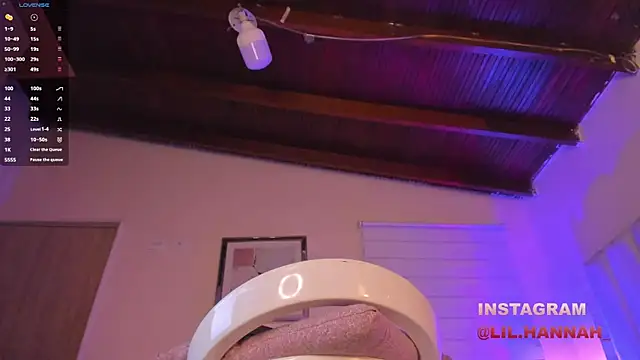 lil hanna18 online show from December 18, 2024, 2:49 pm