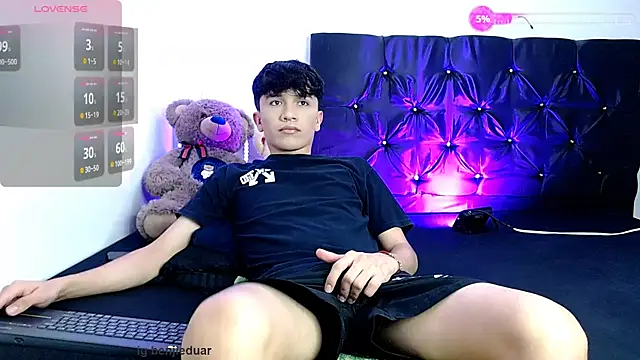 Snapshot of benji_hoter chatting on November 3, 2025, 10:10 pm benji hoter online show from November 3, 2025, 10:10 pm