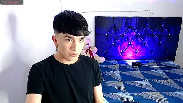 Snapshot of benji_hoter chatting on November 12, 2025, 9:58 pm benji hoter online show from November 12, 2025, 9:58 pm