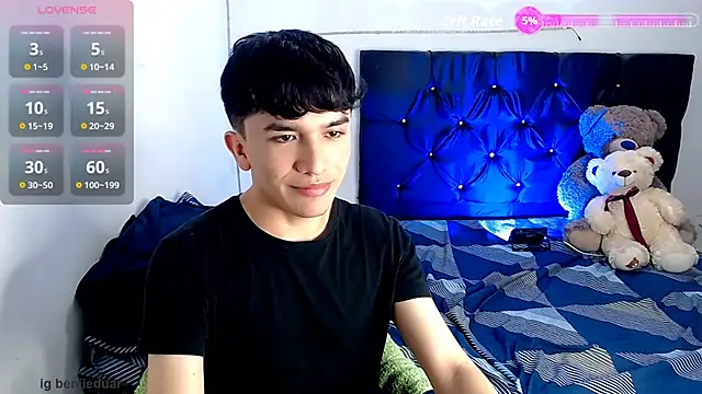 Snapshot of benji_hoter chatting on November 21, 2025, 12:21 am benji hoter online show from November 21, 2025, 12:21 am