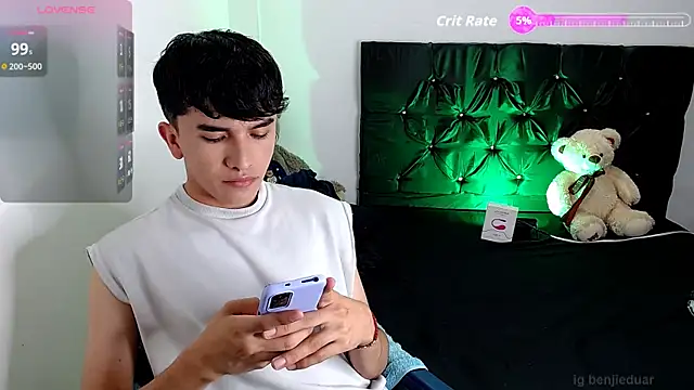 Snapshot of benji_hoter chatting on December 17, 2025, 10:38 pm benji hoter online show from December 17, 2025, 10:38 pm