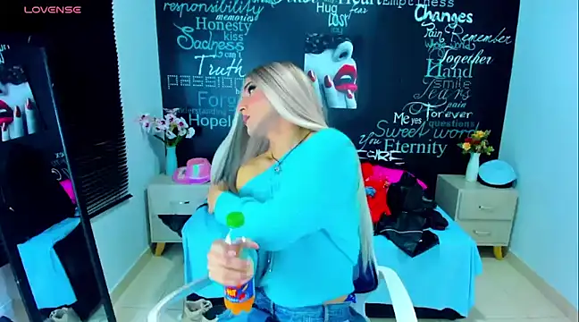 Snapshot of DarianaGia chatting on December 11, 2024, 6:14 am DarianaGia online show from December 11, 2024, 6:14 am