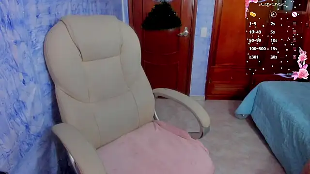 Snapshot of Maavca_ chatting on December 18, 2025, 7:53 pm Maavca online show from December 18, 2025, 7:53 pm