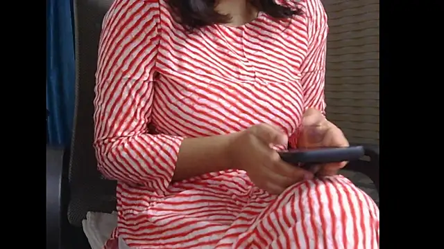 AngelLiza69 online show from November 6, 2025, 11:44 am