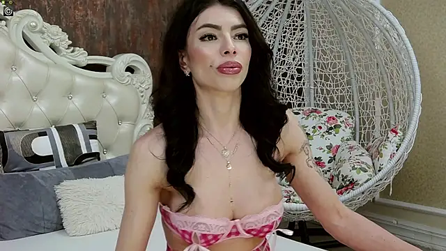 Snapshot of LaraDivine chatting on February 6, 2025, 12:05 pm LaraDivine online show from February 6, 2025, 12:05 pm