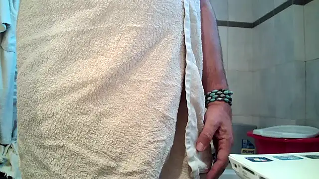 Snapshot of Kalia_Cross chatting on October 10, 2025, 1:32 pm Kalia Cross online show from October 10, 2025, 1:32 pm