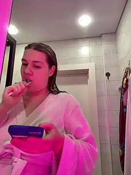 SuzieMurray online show from October 22, 2025, 10:48 am