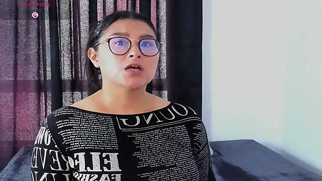 Snapshot of lorymoon chatting on December 6, 2024, 7:01 pm lorymoon online show from December 6, 2024, 7:01 pm