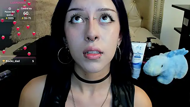 AlexaFoxy18 online show from December 31, 2024, 6:59 am