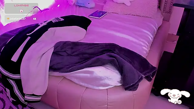 AlexaFoxy18 online show from March 19, 2025, 7:51 am