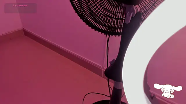 AlexaFoxy18 online show from March 19, 2025, 11:39 am