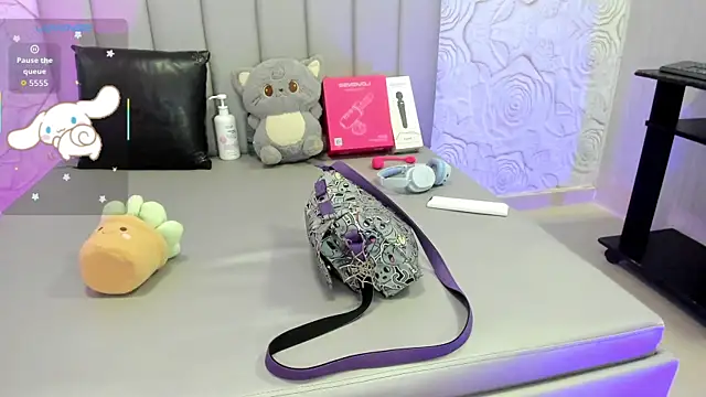 AlexaFoxy18 online show from July 16, 2026, 7:36 am
