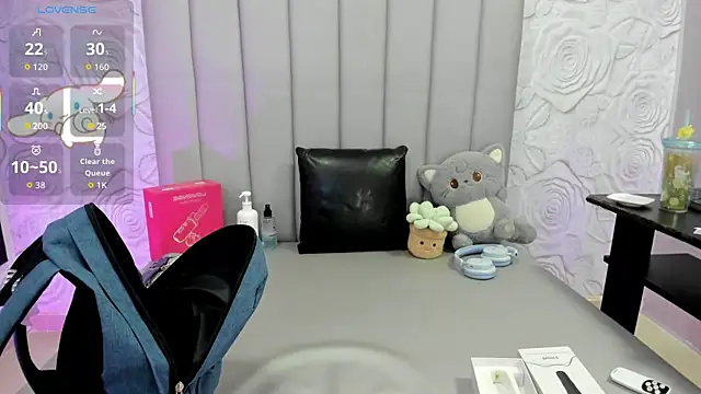 AlexaFoxy18 online show from August 1, 2026, 6:12 am