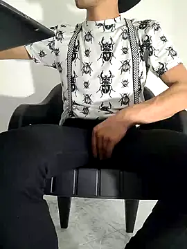 Snapshot of charlesss19 chatting on March 3, 2025, 8:27 am charlesss19 online show from March 3, 2025, 8:27 am