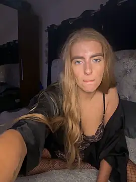 Snapshot of Summer_Paige chatting on February 1, 2025, 12:51 am Summer Paige online show from February 1, 2025, 12:51 am