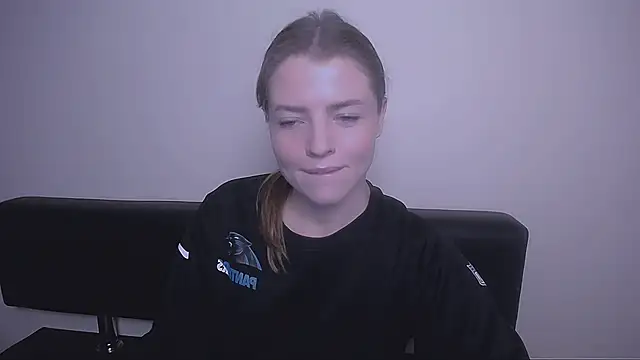 Snapshot of MissOliviaa_ chatting on December 3, 2024, 2:49 pm MissOliviaa online show from December 3, 2024, 2:49 pm