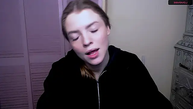 Snapshot of MissOliviaa_ chatting on January 5, 2025, 10:32 am MissOliviaa online show from January 5, 2025, 10:32 am