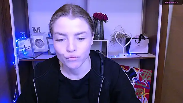 Snapshot of MissOliviaa_ chatting on January 13, 2025, 8:05 am MissOliviaa online show from January 13, 2025, 8:05 am