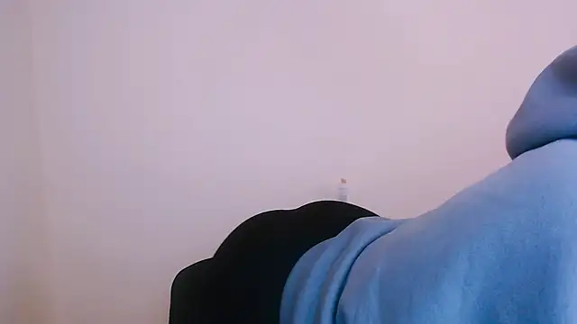 Snapshot of MissOliviaa_ chatting on January 15, 2025, 8:41 am MissOliviaa online show from January 15, 2025, 8:41 am