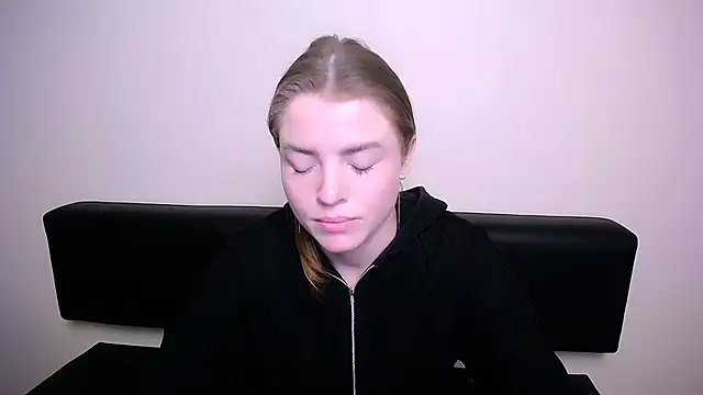 Snapshot of MissOliviaa_ chatting on January 31, 2025, 8:43 am MissOliviaa online show from January 31, 2025, 8:43 am