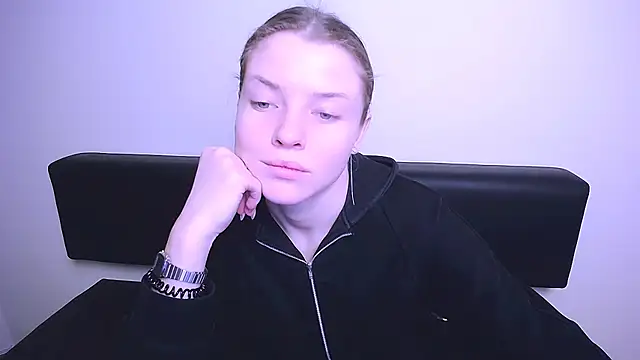 Snapshot of MissOliviaa_ chatting on February 4, 2025, 9:49 am MissOliviaa online show from February 4, 2025, 9:49 am