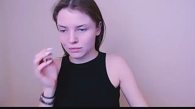 Snapshot of MissOliviaa_ chatting on February 7, 2025, 4:03 pm MissOliviaa online show from February 7, 2025, 4:03 pm