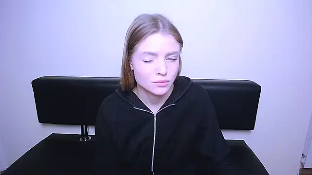 Snapshot of MissOliviaa_ chatting on February 18, 2025, 11:44 am MissOliviaa online show from February 18, 2025, 11:44 am