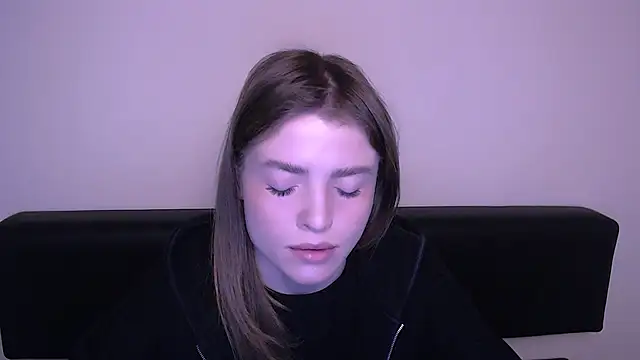 Snapshot of MissOliviaa_ chatting on February 19, 2025, 10:12 am MissOliviaa online show from February 19, 2025, 10:12 am