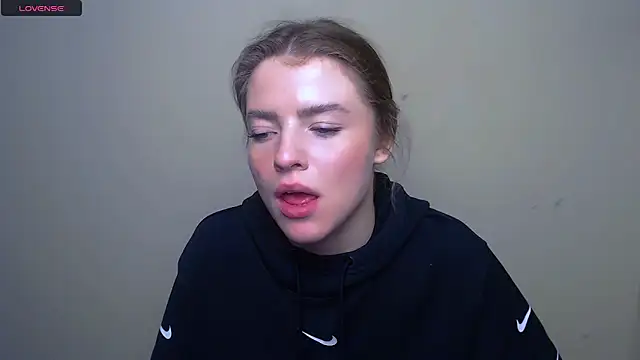 Snapshot of MissOliviaa_ chatting on February 26, 2025, 2:46 pm MissOliviaa online show from February 26, 2025, 2:46 pm