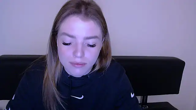 Snapshot of MissOliviaa_ chatting on March 6, 2025, 8:41 am MissOliviaa online show from March 6, 2025, 8:41 am