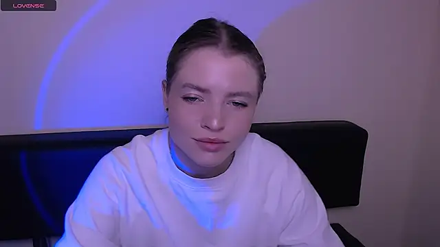 Snapshot of MissOliviaa_ chatting on November 1, 2025, 8:27 am MissOliviaa online show from November 1, 2025, 8:27 am