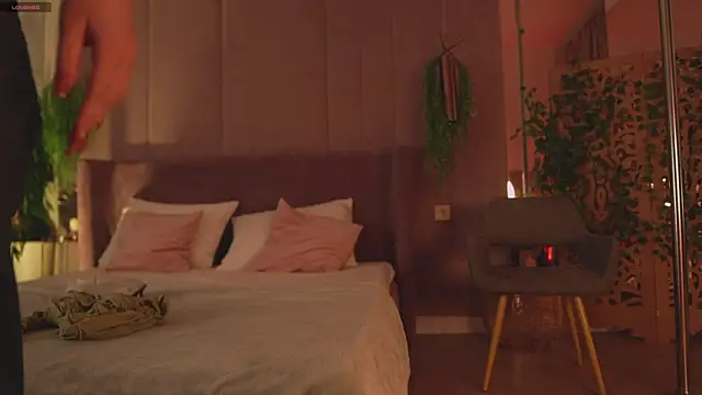 Smiley Mia online show from November 12, 2025, 5:08 am